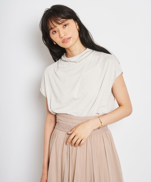 Feroux(フェルゥ)の「【吸水速乾・洗える】ハイネック Tシャツ(Tシャツ/カットソー・レディース・ホワイト系/ブラック系1/グレー系/アイボリー系/サックスブルー系/イエロー系・F)」の4枚目の写真