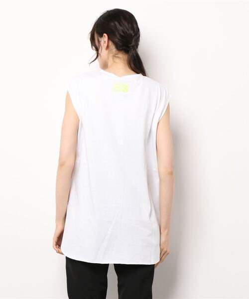 Q(キュー)の「ラウンドヘムハギフレンチT(Tシャツ/カットソー・レディース・ホワイト/ブラック/オリーブ・MEDIUM)」の5枚目の写真