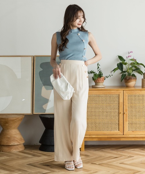 Julia Boutique(ジュリアブティック)の「ゴールドボタン付きノースリーブニットトップス/22111(ニット/セーター・レディース・ブラック/モカ/ブルー/ベージュ/アイボリー・ONE)」の11枚目の写真
