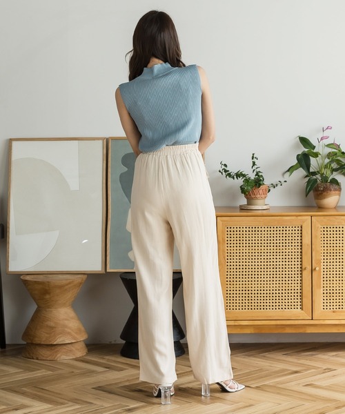 Julia Boutique(ジュリアブティック)の「ゴールドボタン付きノースリーブニットトップス/22111(ニット/セーター・レディース・ブラック/モカ/ブルー/ベージュ/アイボリー・ONE)」の12枚目の写真