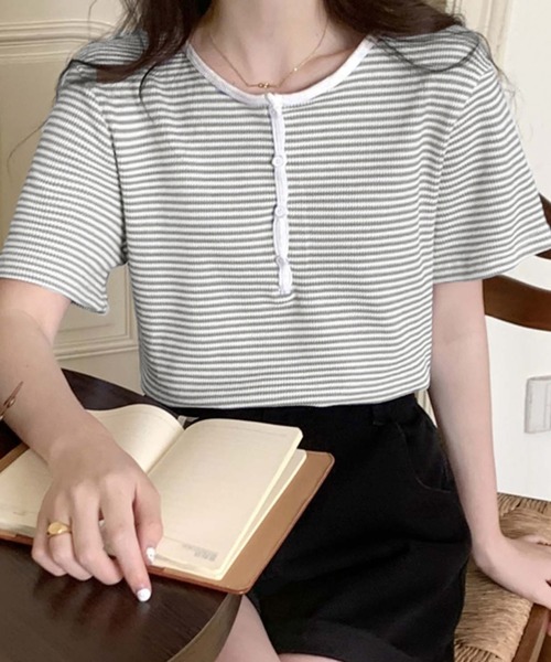 Girly Doll(ガーリードール)の「ヘンリーネックボーダートップス(Tシャツ/カットソー・レディース・ブラック/パープル/ブルー/グリーン/グレー・FREE)」の3枚目の写真