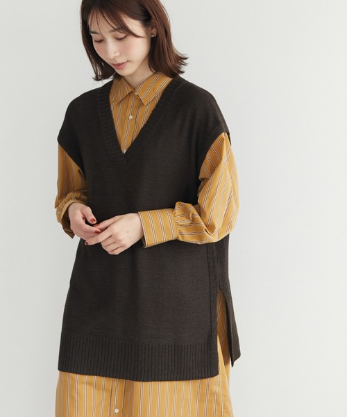 Green　Parks（グリーンパークス）の「テープヤーンニットVネックベスト（ベスト・レディース・ブラウン/グリーン/ライトベージュ・FREE）」の2枚目の写真