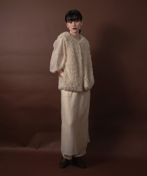 I_am(アイアム)の「poodle fur midi vest(ベスト・レディース・アイボリー/ブラウン・FREE)」の1枚目の写真