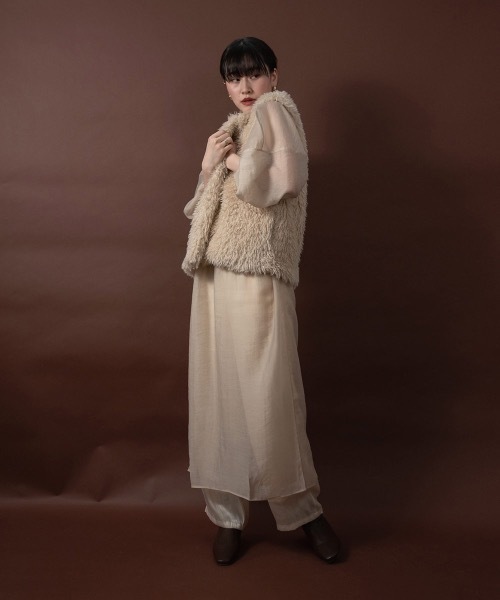 I_am(アイアム)の「poodle fur midi vest(ベスト・レディース・アイボリー/ブラウン・FREE)」の5枚目の写真