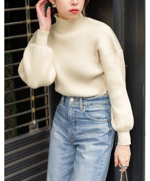 SpRay(スプレイ)の「ボリューム袖ボトルネックニット(ニット/セーター・レディース・ブラウン/ピンクベージュ/ダークグリーン/レッド系その他/ラベンダー/ブラック/アイボリー/オレンジ/ピンク/ブルー/ライトベージュ/イエロー/ライトオレンジ系/ライトブルー/ライトグリーン・FREE)」の4枚目の写真