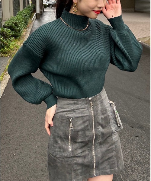 SpRay(スプレイ)の「ボリューム袖ボトルネックニット(ニット/セーター・レディース・ブラウン/ピンクベージュ/ダークグリーン/レッド系その他/ラベンダー/ブラック/アイボリー/オレンジ/ピンク/ブルー/ライトベージュ/イエロー/ライトオレンジ系/ライトブルー/ライトグリーン・FREE)」の5枚目の写真