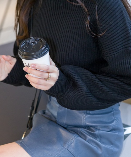 SpRay(スプレイ)の「ボリューム袖ボトルネックニット(ニット/セーター・レディース・ブラウン/ピンクベージュ/ダークグリーン/レッド系その他/ラベンダー/ブラック/アイボリー/オレンジ/ピンク/ブルー/ライトベージュ/イエロー/ライトオレンジ系/ライトブルー/ライトグリーン・FREE)」の20枚目の写真