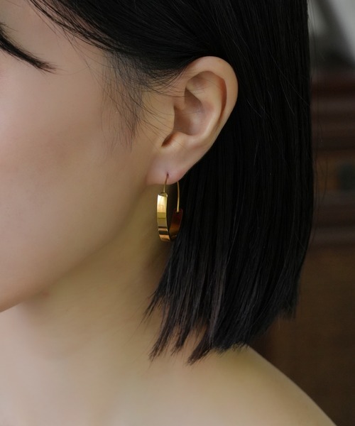 IAMUSE(アイアミューズ)の「金属アレルギー対応 ラウンドプレートフープピアス S0788【IAMUSE】(ピアス(両耳用)・レディース・ゴールド・FREE)」の4枚目の写真