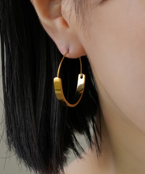 IAMUSE(アイアミューズ)の「金属アレルギー対応 ラウンドプレートフープピアス S0788【IAMUSE】(ピアス(両耳用)・レディース・ゴールド・FREE)」の6枚目の写真