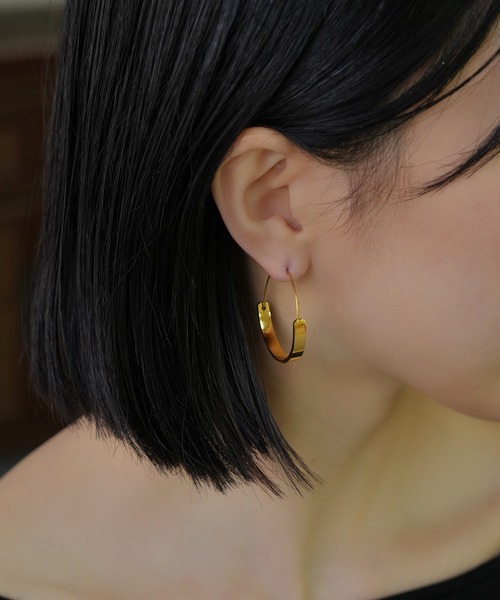 IAMUSE(アイアミューズ)の「金属アレルギー対応 ラウンドプレートフープピアス S0788【IAMUSE】(ピアス(両耳用)・レディース・ゴールド・FREE)」の2枚目の写真