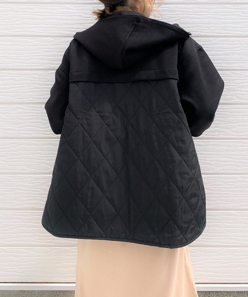 Q(キュー)の「キルトドッキングパーカーブルゾン(ブルゾン・レディース・ブラック/グレイッシュベージュ・MEDIUM)」の4枚目の写真