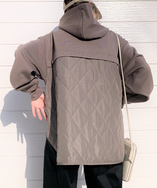Q(キュー)の「キルトドッキングパーカーブルゾン(ブルゾン・レディース・ブラック/グレイッシュベージュ・MEDIUM)」の6枚目の写真