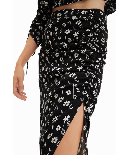Desigual(デシグアル)の「花柄 スリット ミディスカート(スカート・レディース・ブラック・L/XS/M/S/XL)」の5枚目の写真