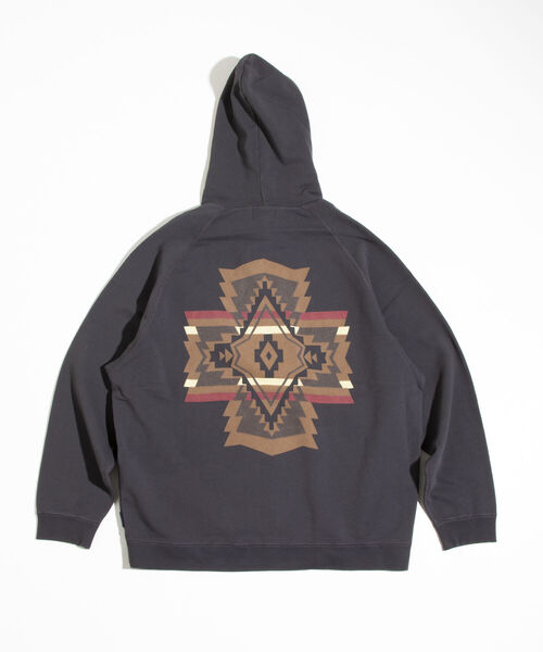 PENDLETON（ペンドルトン）の「【PENDLETON/ペンドルトン】バックプリントフーディ ラグラン ビッグシルエット（パーカー・メンズ・グレイッシュベージュ/チャコールグレー/ネイビー・M/L）」の6枚目の写真