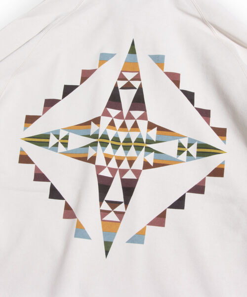 PENDLETON（ペンドルトン）の「【PENDLETON/ペンドルトン】バックプリントフーディ ラグラン ビッグシルエット（パーカー・メンズ・グレイッシュベージュ/チャコールグレー/ネイビー・M/L）」の11枚目の写真