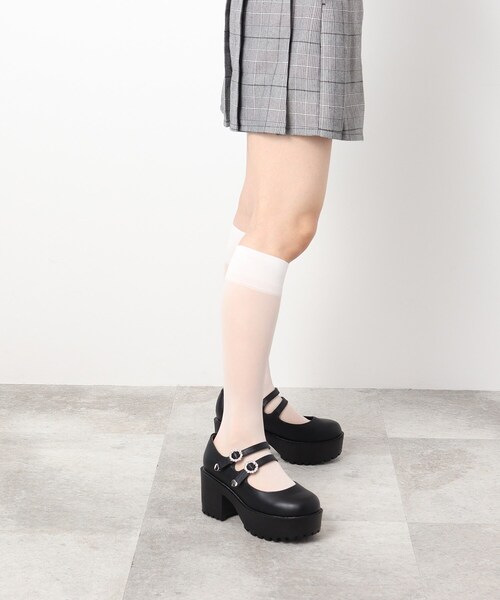 cs T&P（シーエスティーアンドピー）の「ビジューバックル厚底ダブルストラップパンプス（パンプス・レディース・ブラック/ホワイト系2/ブラック系1・S/M/L/LL）」の13枚目の写真