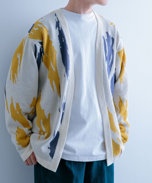 ITEMS URBANRESEARCH（アイテムズ アーバンリサーチ）の「マシンウォッシャブル 総柄ニットカーディガン（カーディガン/ボレロ・メンズ・アイボリー/ブラック・MEDIUM/LARGE）」の2枚目の写真