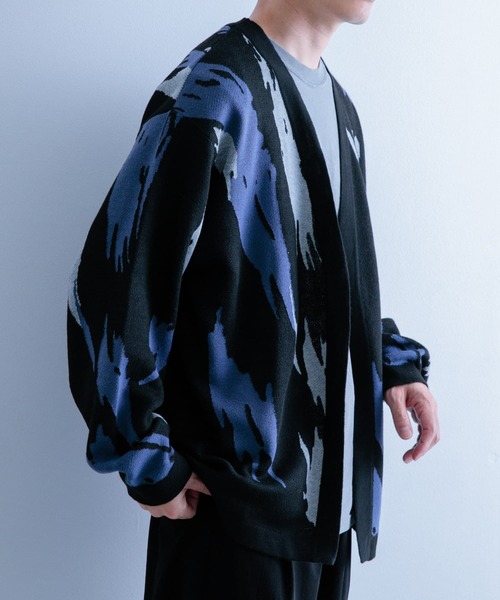 ITEMS URBANRESEARCH（アイテムズ アーバンリサーチ）の「マシンウォッシャブル 総柄ニットカーディガン（カーディガン/ボレロ・メンズ・アイボリー/ブラック・MEDIUM/LARGE）」の4枚目の写真