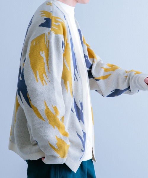 ITEMS URBANRESEARCH（アイテムズ アーバンリサーチ）の「マシンウォッシャブル 総柄ニットカーディガン（カーディガン/ボレロ・メンズ・アイボリー/ブラック・MEDIUM/LARGE）」の10枚目の写真