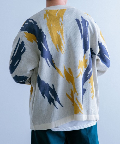 ITEMS URBANRESEARCH（アイテムズ アーバンリサーチ）の「マシンウォッシャブル 総柄ニットカーディガン（カーディガン/ボレロ・メンズ・アイボリー/ブラック・MEDIUM/LARGE）」の11枚目の写真