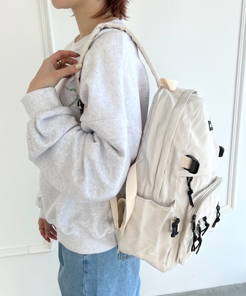 thank U more(サンキューモア)の「シンプルリュックサック 【A4対応】バックパック アウトポケット付き(バックパック/リュック・レディース・ホワイト/ブラック・FREE)」の7枚目の写真