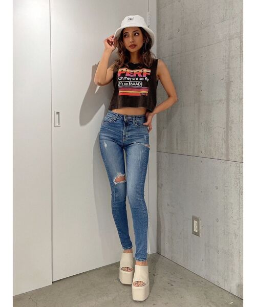 GYDA(ジェイダ)の「PROCESSING LOGOショートLOOSE タンクトップ(タンクトップ・レディース・オフホワイト/ブラック・FREE)」の5枚目の写真