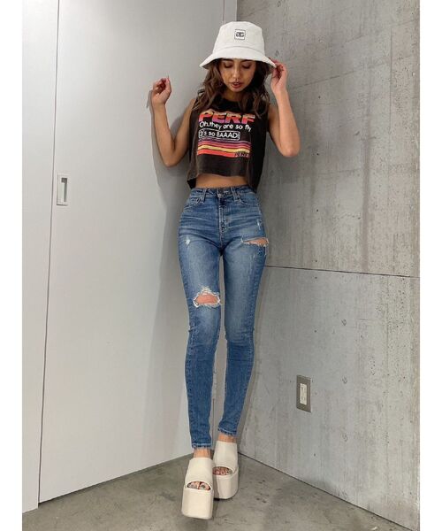 GYDA(ジェイダ)の「PROCESSING LOGOショートLOOSE タンクトップ(タンクトップ・レディース・オフホワイト/ブラック・FREE)」の6枚目の写真