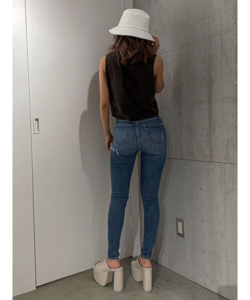 GYDA(ジェイダ)の「PROCESSING LOGOショートLOOSE タンクトップ(タンクトップ・レディース・オフホワイト/ブラック・FREE)」の7枚目の写真