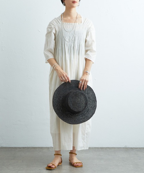 SHENERY（シーナリー）の「シャーリングギャザーショートスリーブロングドレス（ワンピース・レディース・オフホワイト/ブラック・36/38）」の18枚目の写真