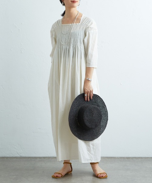 SHENERY（シーナリー）の「シャーリングギャザーショートスリーブロングドレス（ワンピース・レディース・オフホワイト/ブラック・36/38）」の19枚目の写真