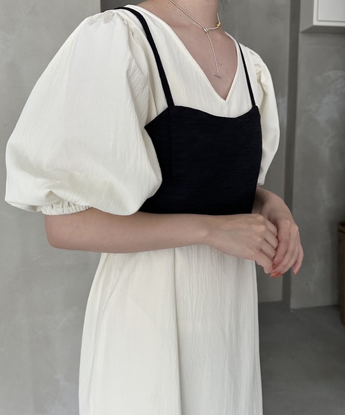 lawgy（ラウジー）の「volume sleeve V neck op / ボリュームスリーブブイネックワンピース（ワンピース・レディース・ブラック/アイボリー/グレイッシュベージュ・FREE）」の2枚目の写真