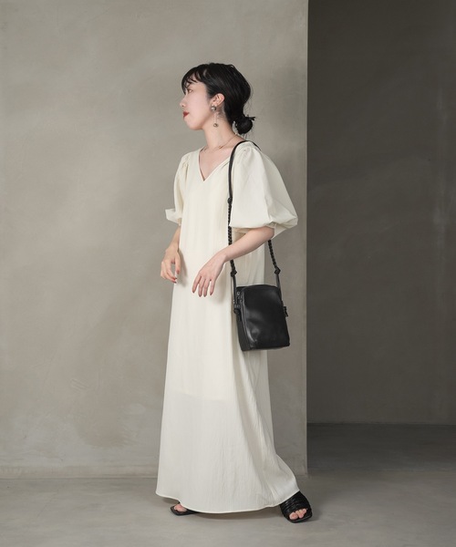 lawgy（ラウジー）の「volume sleeve V neck op / ボリュームスリーブブイネックワンピース（ワンピース・レディース・ブラック/アイボリー/グレイッシュベージュ・FREE）」の22枚目の写真