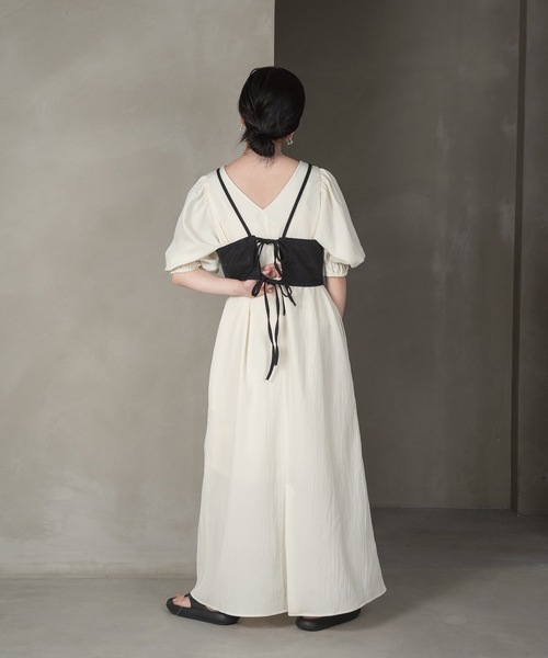 lawgy（ラウジー）の「volume sleeve V neck op / ボリュームスリーブブイネックワンピース（ワンピース・レディース・ブラック/アイボリー/グレイッシュベージュ・FREE）」の6枚目の写真