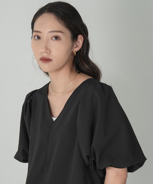 lawgy（ラウジー）の「volume sleeve V neck op / ボリュームスリーブブイネックワンピース（ワンピース・レディース・ブラック/アイボリー/グレイッシュベージュ・FREE）」の12枚目の写真