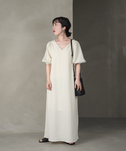 lawgy（ラウジー）の「volume sleeve V neck op / ボリュームスリーブブイネックワンピース（ワンピース・レディース・ブラック/アイボリー/グレイッシュベージュ・FREE）」の8枚目の写真