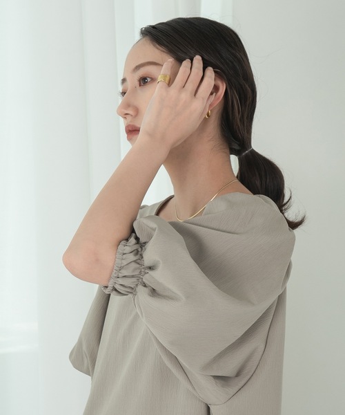 lawgy（ラウジー）の「volume sleeve V neck op / ボリュームスリーブブイネックワンピース（ワンピース・レディース・ブラック/アイボリー/グレイッシュベージュ・FREE）」の17枚目の写真