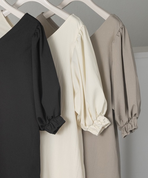 lawgy（ラウジー）の「volume sleeve V neck op / ボリュームスリーブブイネックワンピース（ワンピース・レディース・ブラック/アイボリー/グレイッシュベージュ・FREE）」の19枚目の写真