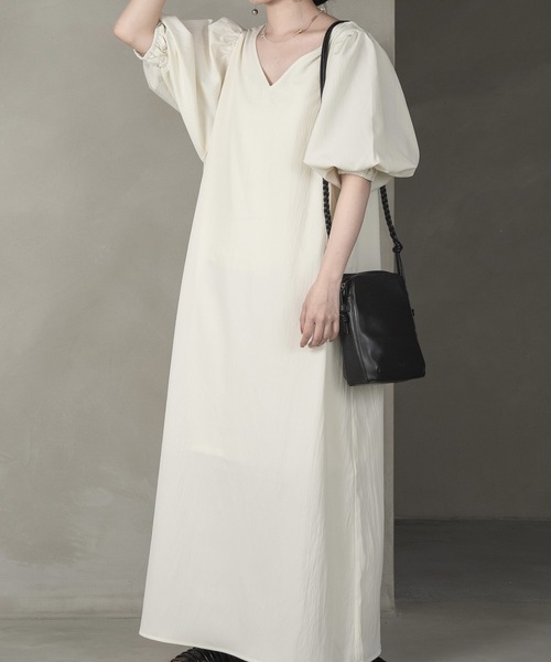 lawgy（ラウジー）の「volume sleeve V neck op / ボリュームスリーブブイネックワンピース（ワンピース・レディース・ブラック/アイボリー/グレイッシュベージュ・FREE）」の20枚目の写真