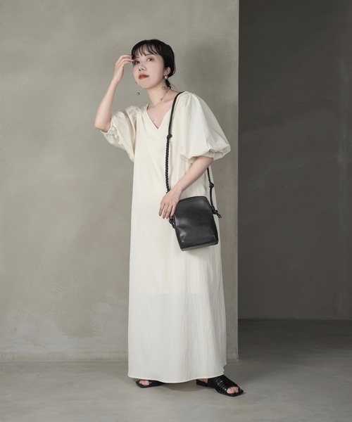 lawgy（ラウジー）の「volume sleeve V neck op / ボリュームスリーブブイネックワンピース（ワンピース・レディース・ブラック/アイボリー/グレイッシュベージュ・FREE）」の21枚目の写真