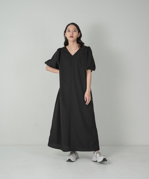 lawgy（ラウジー）の「volume sleeve V neck op / ボリュームスリーブブイネックワンピース（ワンピース・レディース・ブラック/アイボリー/グレイッシュベージュ・FREE）」の9枚目の写真