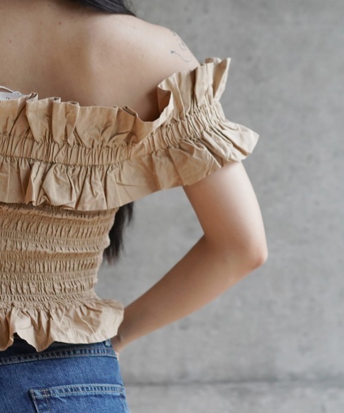 GANNI（ガニー）の「GANNI Cotton Poplin Off-shoulder Smock Top 