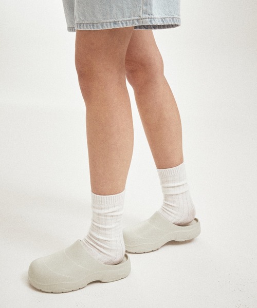 23.65（イーシプサムチョンユクオ）の「23.65/イーシプサムチョンユクオ　BAGUETTE厚底クロッグサンダル（サンダル・レディース・ホワイト/ブラック/アイボリー・24cm/28cm/25cm/27cm）」の13枚目の写真