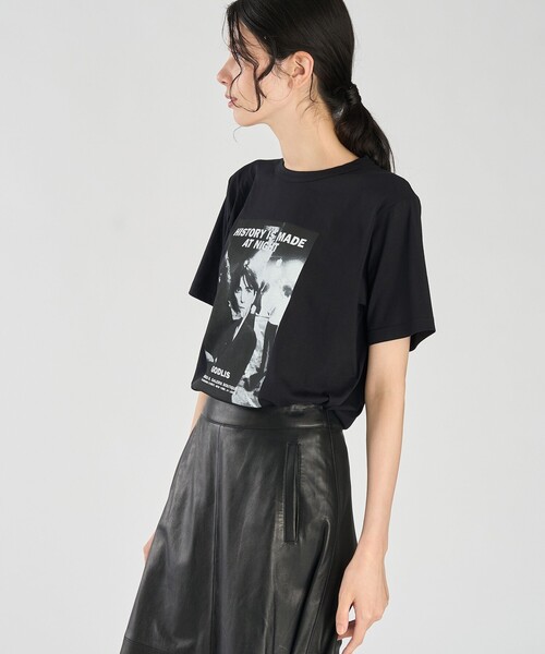agnes b.(アニエスベー)の「コットン プリント 半袖 アーティスト Tシャツ "Godlis"(Tシャツ/カットソー・レディース・ブラック・SMALL/MEDIUM/LARGE/X-LARGE)」の9枚目の写真