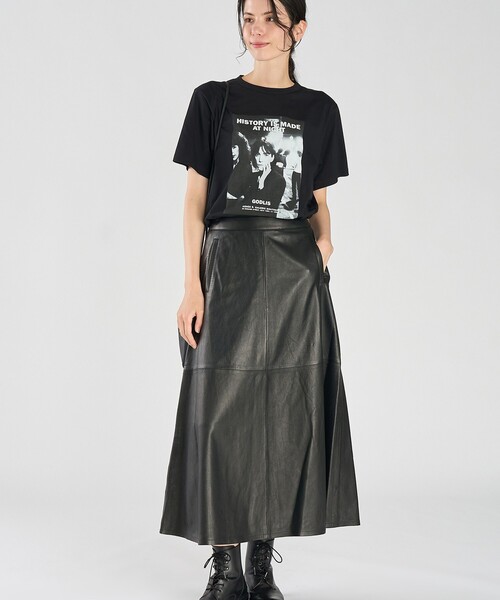 agnes b.(アニエスベー)の「コットン プリント 半袖 アーティスト Tシャツ "Godlis"(Tシャツ/カットソー・レディース・ブラック・SMALL/MEDIUM/LARGE/X-LARGE)」の7枚目の写真