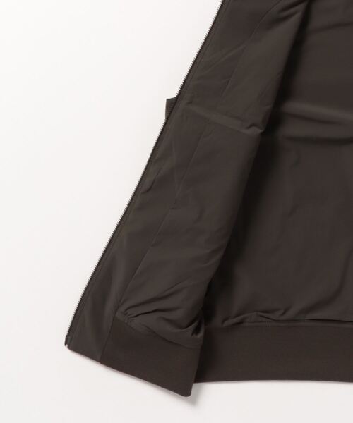 EMPORIO ARMANI（エンポリオアルマーニ）の「【エンポリオ アルマーニ】トラベルエッセンシャル ボディウォーマー テクニカルファブリック製 パディング（ダウンベスト・メンズ・ダークカーキ/ネイビー・48/50/52/54）」の4枚目の写真