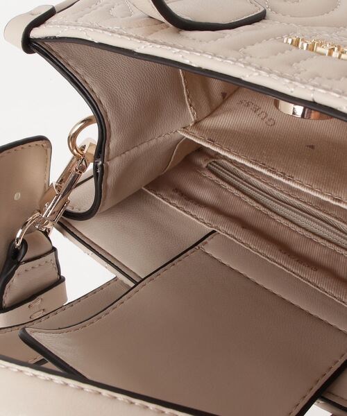 Guess(ゲス)の「SILVANA 2 Compartmnt Mini Tote(トートバッグ・レディース・ストーン・ONE SIZE)」の4枚目の写真