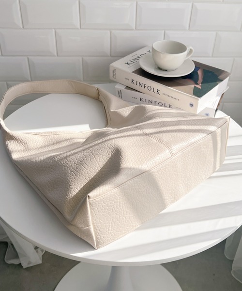 MYMOOD.（マイムード）の「【A4サイズ収納可】ポーチ付き PU トートバッグ（トートバッグ・レディース・ブラック/アイボリー/シルバー・FREE）」の15枚目の写真