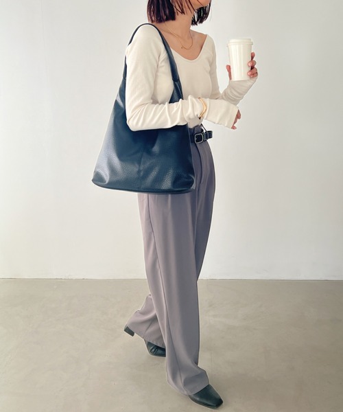 MYMOOD.（マイムード）の「【A4サイズ収納可】ポーチ付き PU トートバッグ（トートバッグ・レディース・ブラック/アイボリー/シルバー・FREE）」の22枚目の写真