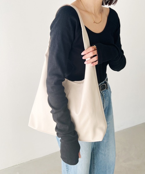 MYMOOD.（マイムード）の「【A4サイズ収納可】ポーチ付き PU トートバッグ（トートバッグ・レディース・ブラック/アイボリー/シルバー・FREE）」の12枚目の写真