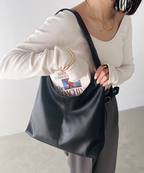 MYMOOD.（マイムード）の「【A4サイズ収納可】ポーチ付き PU トートバッグ（トートバッグ・レディース・ブラック/アイボリー/シルバー・FREE）」の20枚目の写真